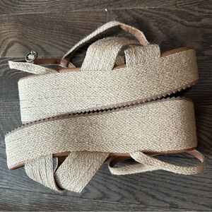 Like-new AE Raffia Flatform shoes